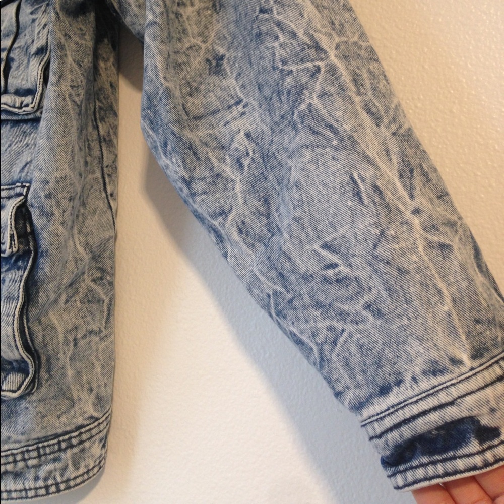 Wild Fable 80’s Style Oversized Acid Wash Denim Jacket w/ Front Pockets - Picture 7 of 12